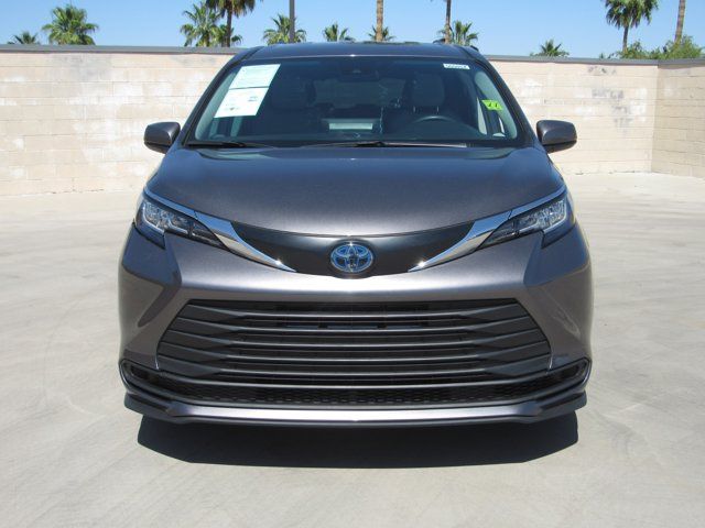 2023 Toyota Sienna LE