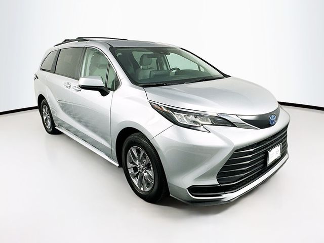 2023 Toyota Sienna LE