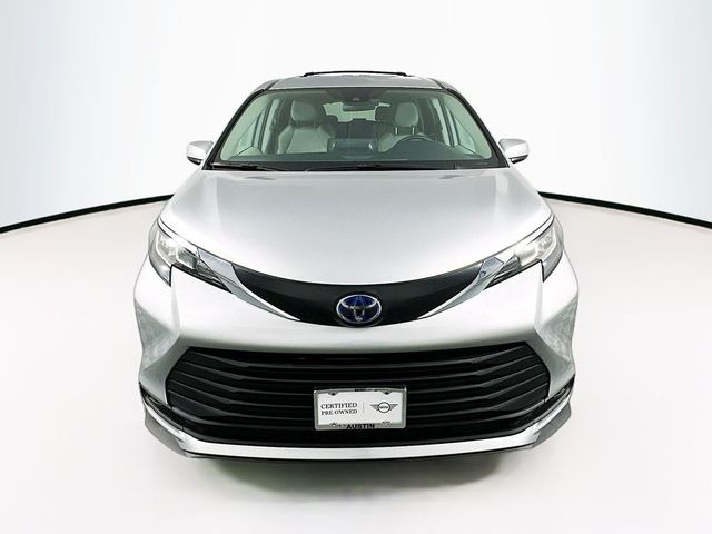 2023 Toyota Sienna LE