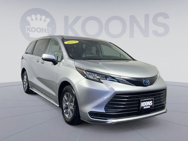 2023 Toyota Sienna LE