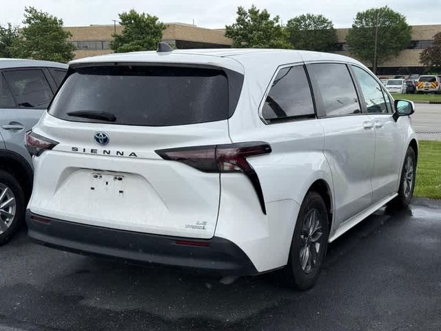 2023 Toyota Sienna LE
