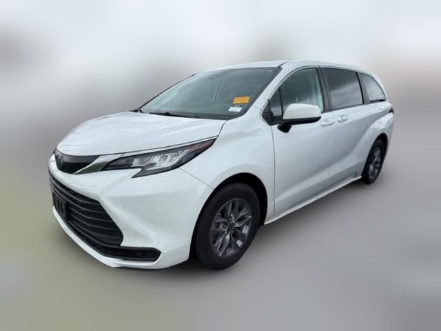 2023 Toyota Sienna LE