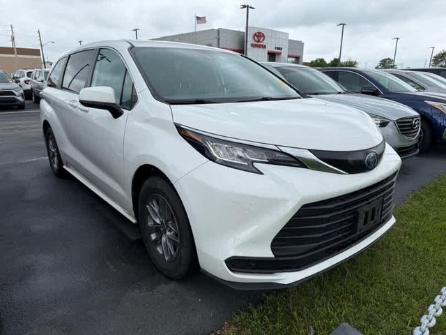 2023 Toyota Sienna LE