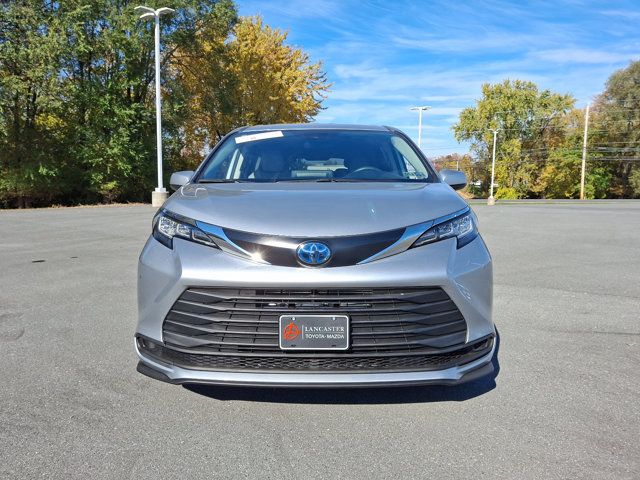 2023 Toyota Sienna LE