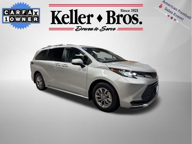 2023 Toyota Sienna LE