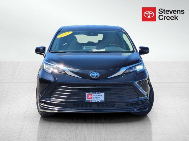 2023 Toyota Sienna LE