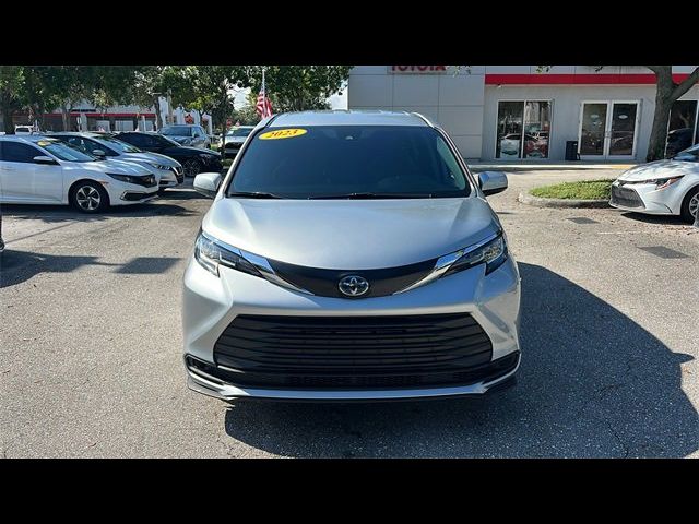 2023 Toyota Sienna LE