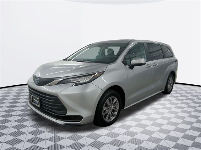 2023 Toyota Sienna LE