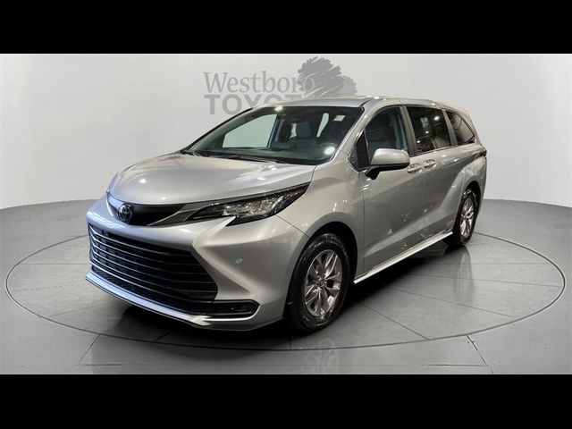 2023 Toyota Sienna LE