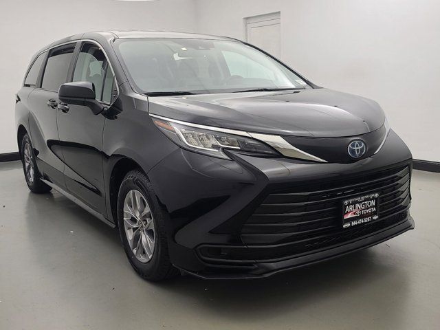 2023 Toyota Sienna LE