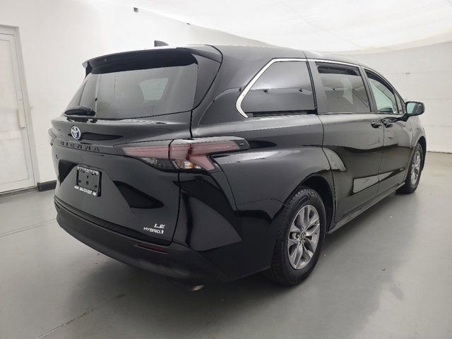 2023 Toyota Sienna LE