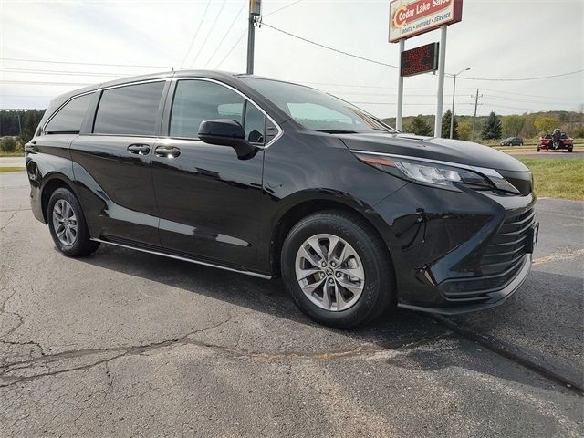 2023 Toyota Sienna LE