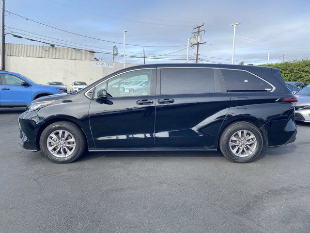 2023 Toyota Sienna LE