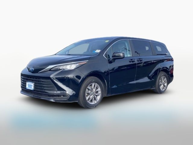 2023 Toyota Sienna LE