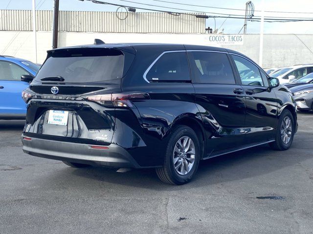 2023 Toyota Sienna LE