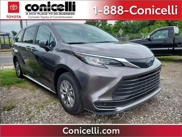 2023 Toyota Sienna LE