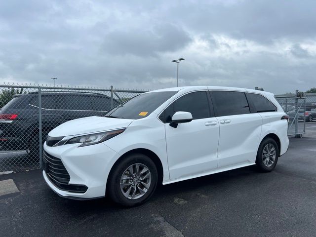 2023 Toyota Sienna LE