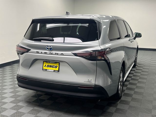 2023 Toyota Sienna LE