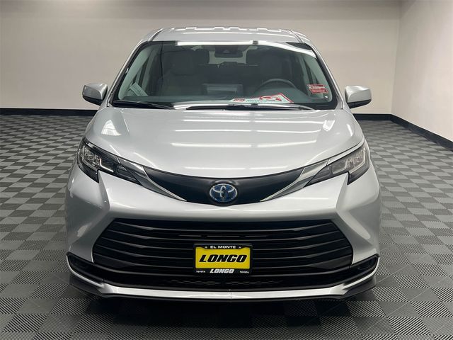 2023 Toyota Sienna LE