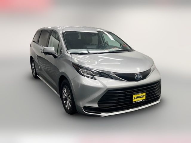 2023 Toyota Sienna LE
