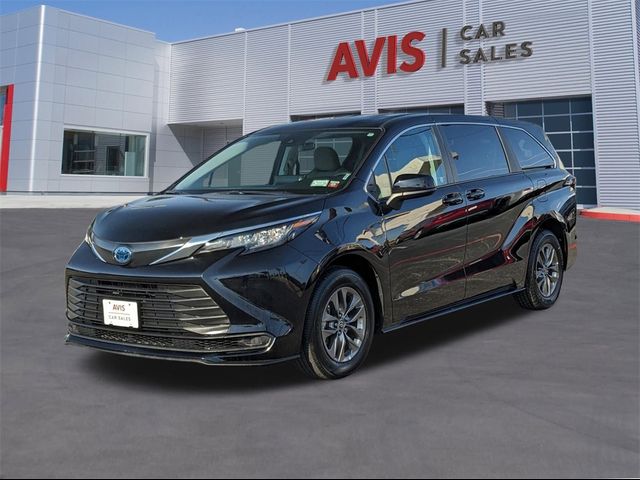 2023 Toyota Sienna LE