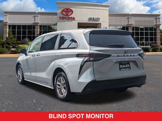 2023 Toyota Sienna LE