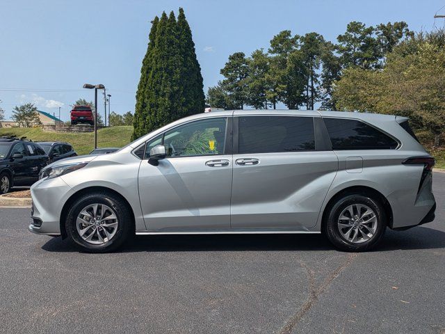 2023 Toyota Sienna LE