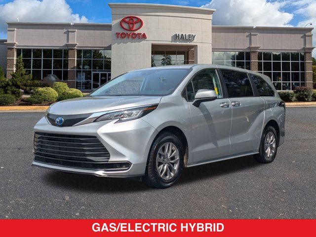 2023 Toyota Sienna LE