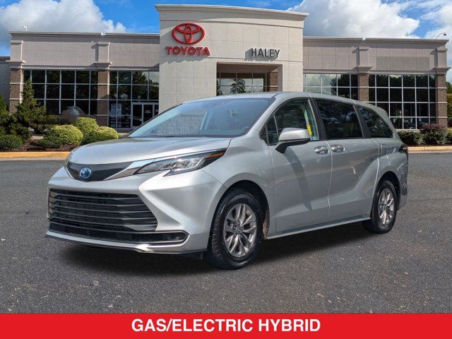 2023 Toyota Sienna LE