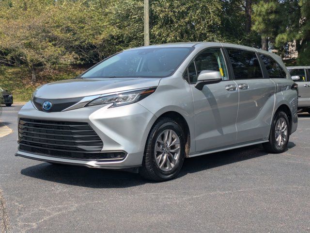 2023 Toyota Sienna LE