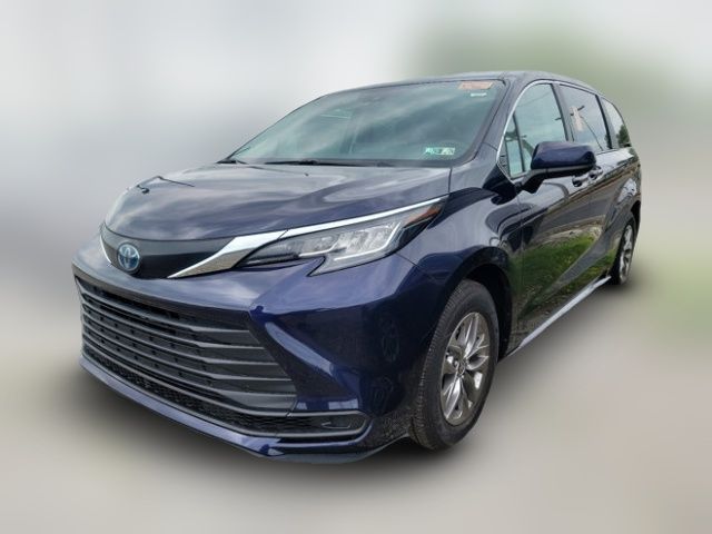 2023 Toyota Sienna LE