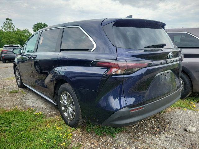 2023 Toyota Sienna LE