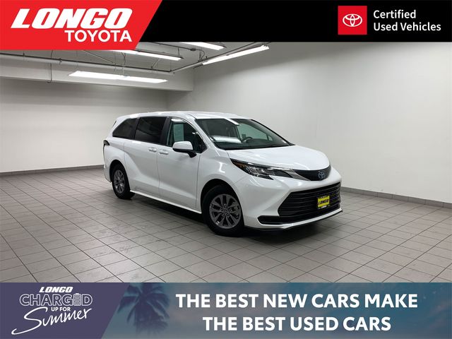 2023 Toyota Sienna LE