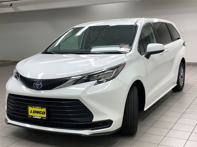 2023 Toyota Sienna LE