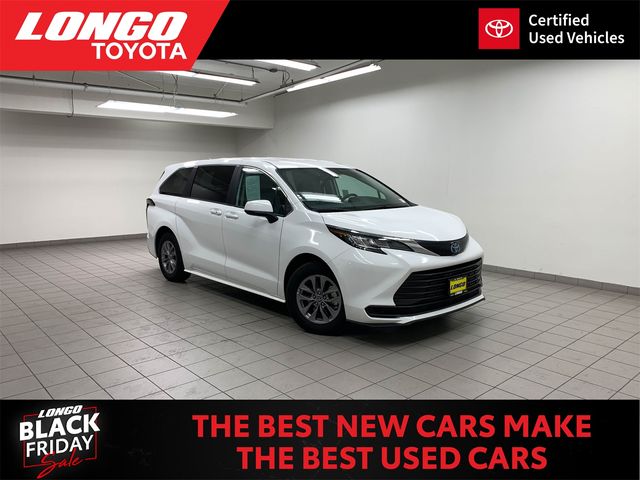 2023 Toyota Sienna LE