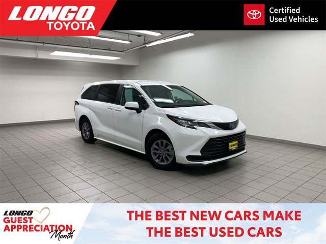 2023 Toyota Sienna LE