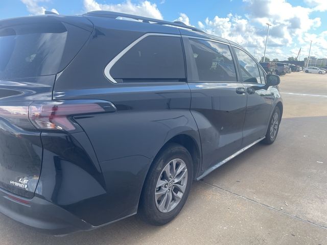 2023 Toyota Sienna LE