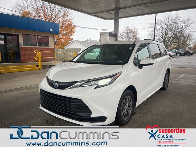 2023 Toyota Sienna LE