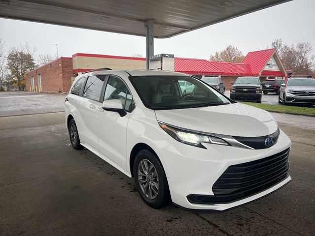 2023 Toyota Sienna LE