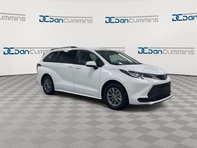 2023 Toyota Sienna LE