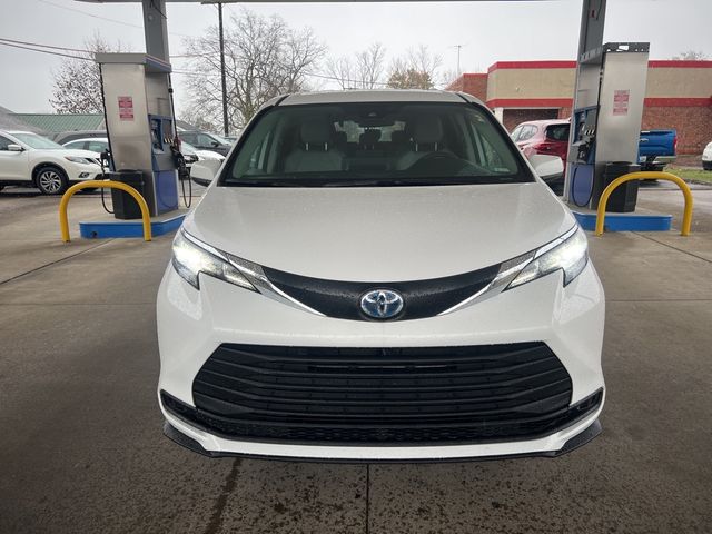 2023 Toyota Sienna LE