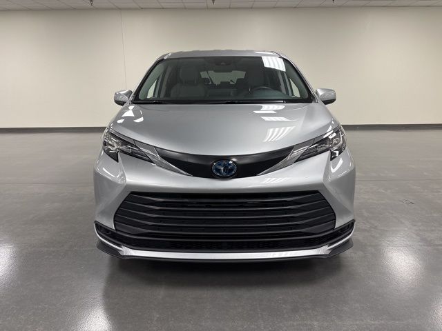 2023 Toyota Sienna LE