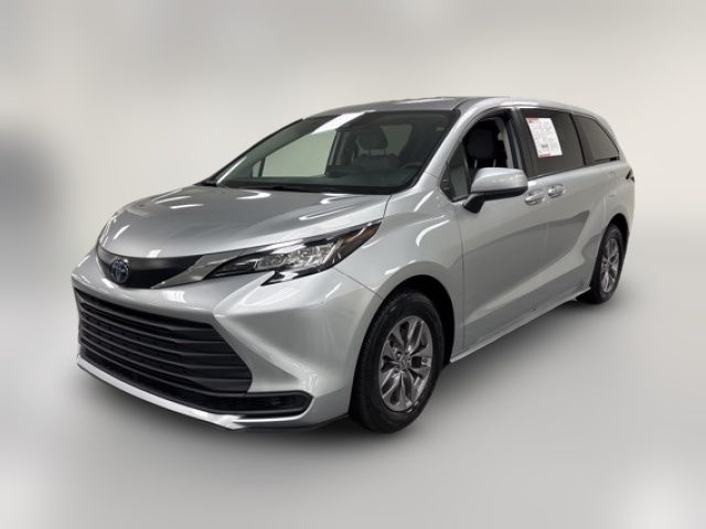 2023 Toyota Sienna LE