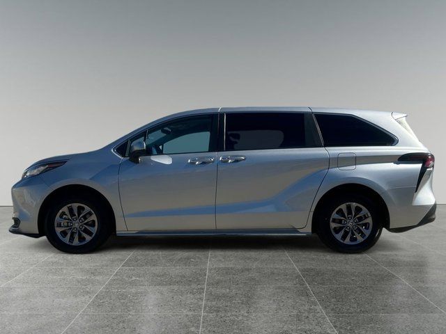 2023 Toyota Sienna LE