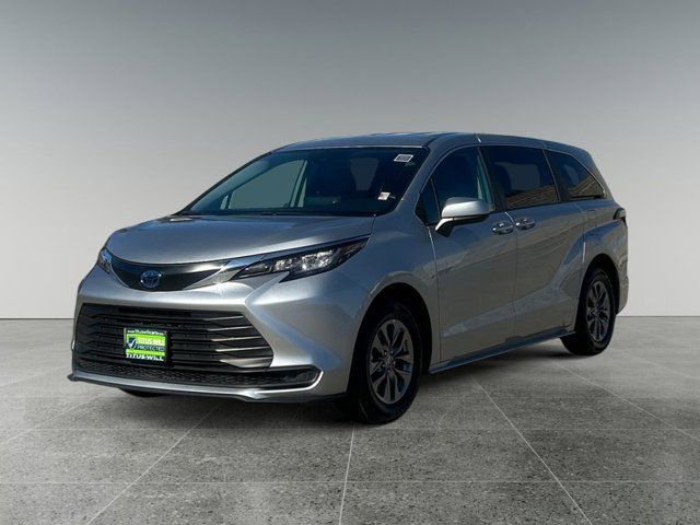 2023 Toyota Sienna LE