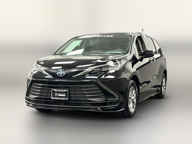 2023 Toyota Sienna LE