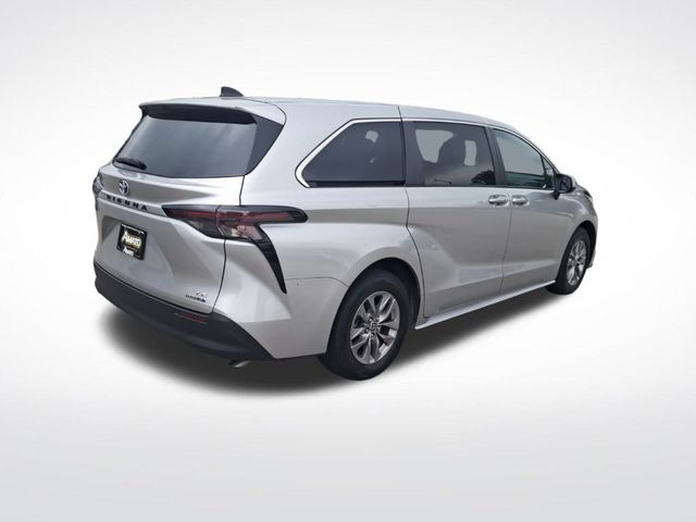 2023 Toyota Sienna LE