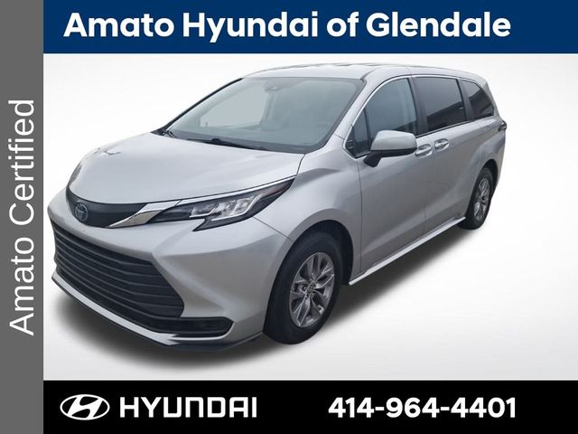 2023 Toyota Sienna LE