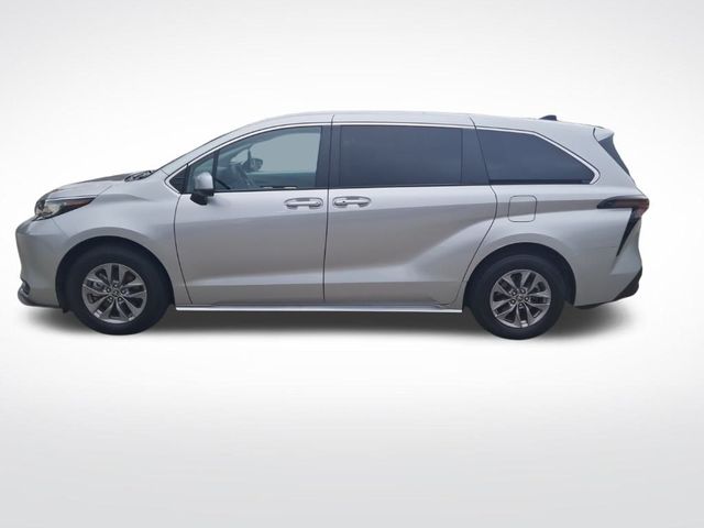 2023 Toyota Sienna LE