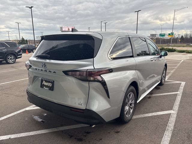 2023 Toyota Sienna LE